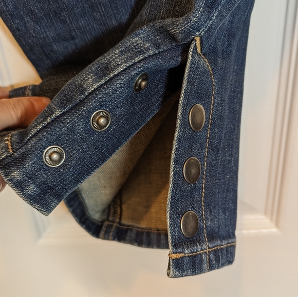 Talbot Stretch Women's high rise blue medium wash jeans Capri button snap sz 10 - Picture 8 of 9